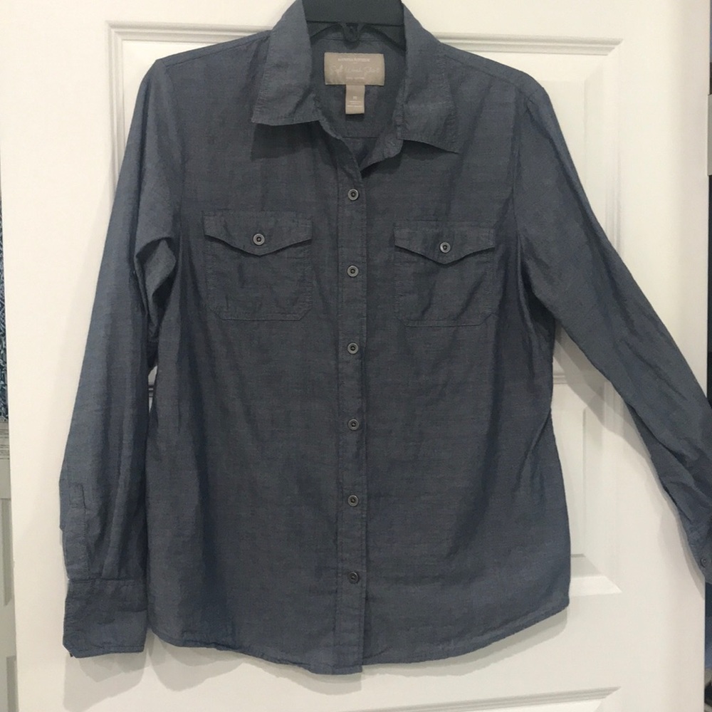 Women’s Banana Republic Chambray Shirt